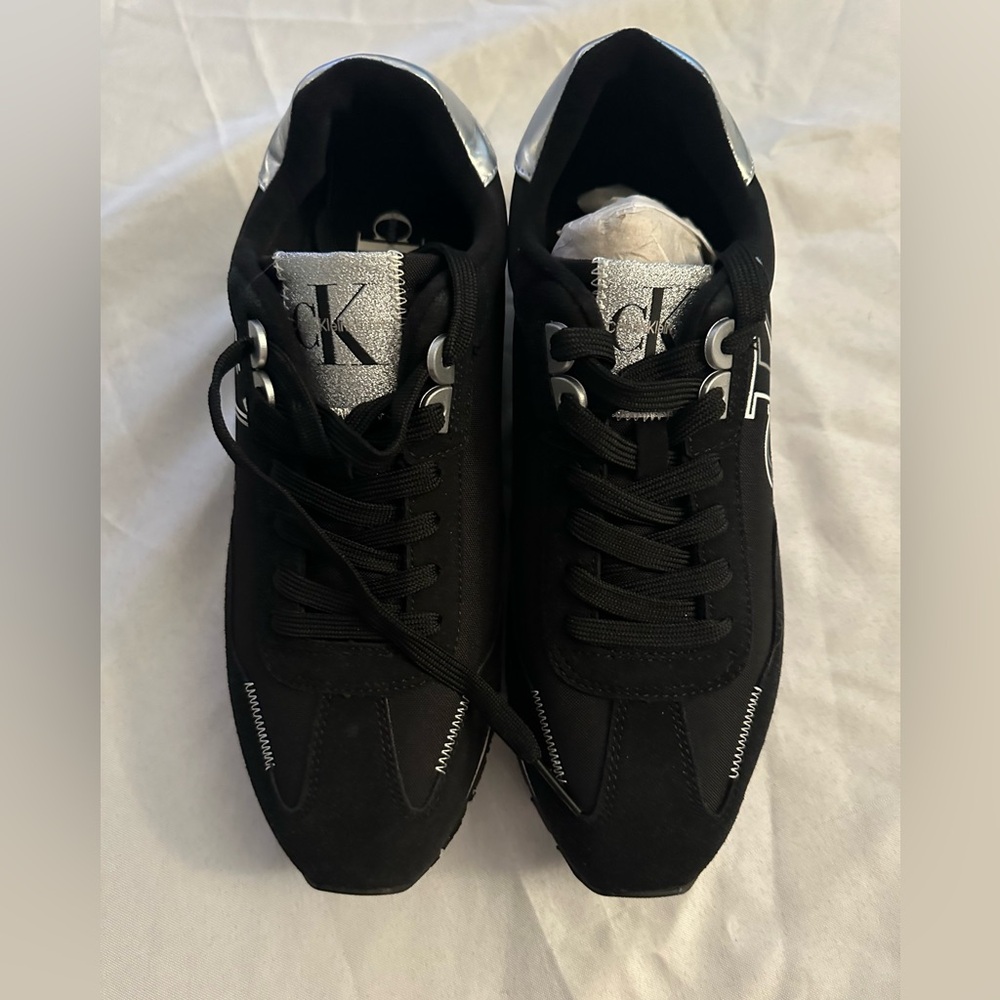 Calvin Klein women’s black size 11 casual comfort Eden